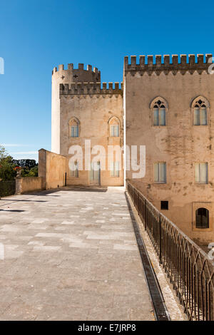 Castello nella Sicilia orientale Foto Stock