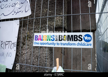 Referendum scozzese. Barins non bombe poster. Il tumulo, Edimburgo Foto Stock