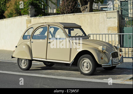 Citroen 2CV francese classic car Foto Stock