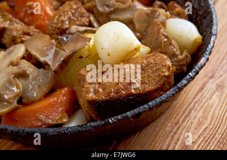 Ragù di selvaggina - agriturismo in stile rustico vecchio.cucina di campagna Foto Stock