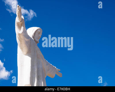 Cristo Blanco (bianco) Cristo statua che domina la città - Cusco, Perù. Foto Stock