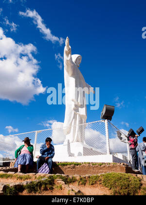 Cristo Blanco (bianco) Cristo statua che domina la città - Cusco, Perù. Foto Stock