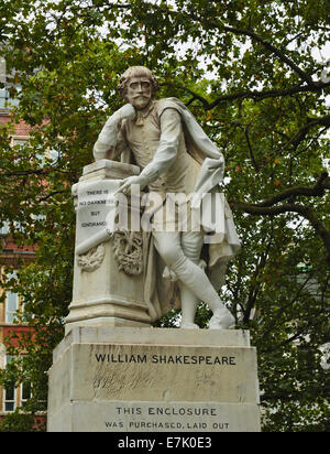 Statua di William Shakespeare, Leicester Square, London, England, Regno Unito Foto Stock