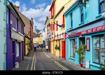 I negozi e i bar sulla corsia di Mercato nel centro della città, Kinsale, County Cork, Repubblica di Irlanda Foto Stock