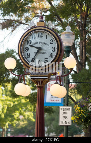 Orologio decorativo nel centro cittadino di Walla Walla Washington. Foto Stock