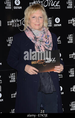 Una volta che il Gala musicale carità notte al Phoenix Theatre, Charing Cross Road, Londra dotata: Jennifer Saunders dove: Londra, Regno Unito quando: 17 Mar 2014 Foto Stock