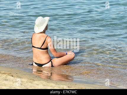 Turistico a Naama Bay Beach a Sharm El-Sheikh, Egitto Foto Stock