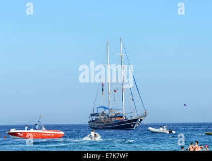 Barche in Naama Bay Sharm El-Sheikh, Egitto Foto Stock