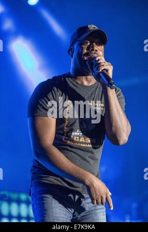 New Orleans, Louisiana, Stati Uniti d'America. Xix Sep, 2014. Musicista Darius Rucker ex cantante e chitarrista del ritmo dei Grammy Award-winning rock band Hootie & The Blowfish, esegue in Champions Square a New Orleans. Credito: Alfonso Bresciani/ZUMA filo/ZUMAPRESS.com/Alamy Live News Foto Stock