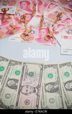 Stati Uniti d'America v Cina Yuan Renminbi denaro viaggio dollaro valuta, ricchezza Foto Stock