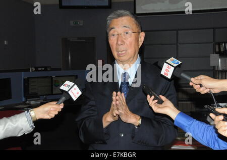 Ginevra, Svizzera. Xviii Sep, 2014. Il premio Nobel Samuel Ting è intervistato in laboratorio a Ginevra, Svizzera, Sett. 18, 2014. L'Alpha Magnetic Spectrometer (AMS) team guidato da Ting ha annunciato giovedì nuovi risultati nella ricerca di materia oscura, spargimento più luce sulla materia oscura esistenza. I raggi cosmici sono cariche di particelle di alta energia che permeano lo spazio. La AMS, una fisica della particella rilevatore installato sulla Stazione Spaziale Internazionale (ISS), è progettato per lo studio di loro prima che loro hanno la possibilità di interagire con l'atmosfera della terra. © Shi Jianguo/Xinhua/Alamy Live News Foto Stock