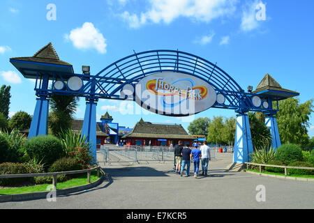 Segno di ingresso per il Parco Thorpe Theme Park, Chertsey, Surrey, England, Regno Unito Foto Stock