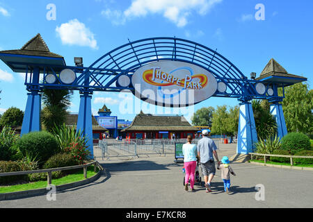 Segno di ingresso per il Parco Thorpe Theme Park, Chertsey, Surrey, England, Regno Unito Foto Stock