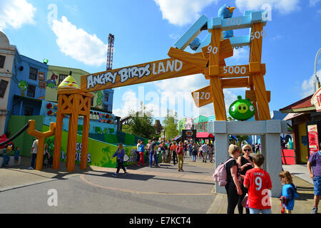 Ingresso sign di Angry Birds Terra, Thorpe Park Theme Park, Chertsey, Surrey, England, Regno Unito Foto Stock