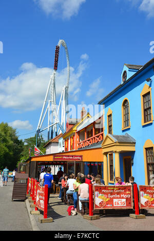 La furtività Ride e ristoranti, amicizia Cove, Thorpe Park Theme Park, Chertsey, Surrey, England, Regno Unito Foto Stock