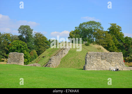 Resti del castello di mantenere, Berkhamsted Castello, Berkhamsted, Hertfordshire, England, Regno Unito Foto Stock