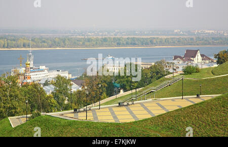 Autunno terrapieno a Nizhny Novgorod Russia Foto Stock