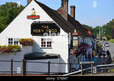 Il XVI secolo il Robin Hood Pub, Brook Street, Tring, Hertfordshire, England, Regno Unito Foto Stock