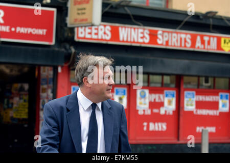 Salford, Regno Unito xx Settembre 2014 ed Balls arriva a St John's Cattedrale cattolica romana a Salford per la Messa esequiale per Jim Dobbin, che è nato il 26/05/1941 e morì il 7 settembre mentre su un consiglio d'Europa viaggio in Polonia. Jim era il lavoro MP per Heywood e Middleton, il funerale di Jim Dobbin MP Salford, UK Credit: Giovanni friggitrice/Alamy Live News Foto Stock