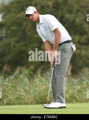 Newport, Galles. Xx Settembre, 2014. Gli ISP Handa Wales Open Golf. Il giorno 3. Nicolas Colsaerts putts il credito: Azione Plus sport/Alamy Live News Foto Stock