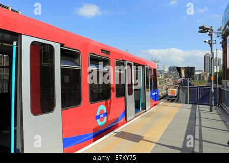 DLR Docklands Light Railway, Tower Gateway Station, Londra UK. Foto Stock