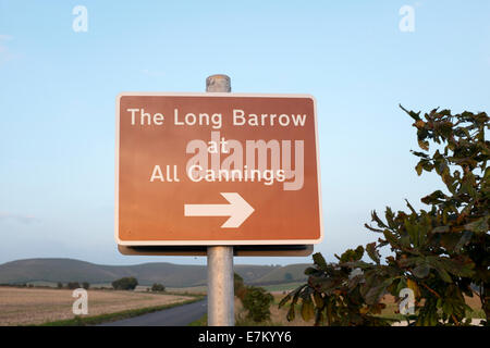 Il Long Barrow camera di sepoltura a tutti Cannings nel Wiltshire Foto Stock