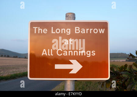 Il Long Barrow camera di sepoltura a tutti Cannings nel Wiltshire Foto Stock