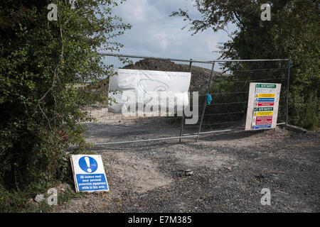 Ingresso al palazzo del Long Barrow a tutti Cannings nel Wiltshire Foto Stock