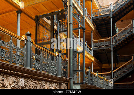 Il Bradbury Building a Los Angeles, visualizzare fino al lucernario in atrio, 2014. Foto Stock