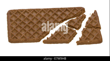 Rotto il biscotto cracker isolati su sfondo bianco Foto Stock