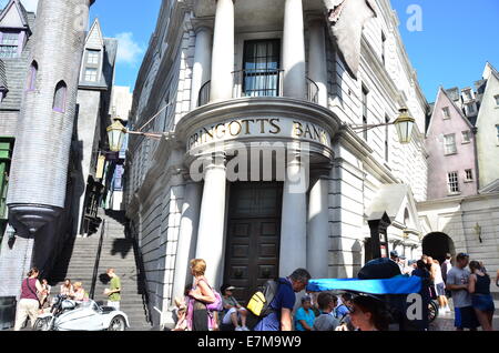 Banca Gringotts in Diagon Alley al mondo di Wizarding di Harry Potter in espansione, all'Universal Studios Orlando, Florida, Stati Uniti d'America. Foto Stock
