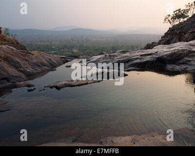 La piscina a sfioro a Gunlom (Cascata Creek), il Parco Nazionale Kakadu, Territorio del Nord, l'Australia Foto Stock