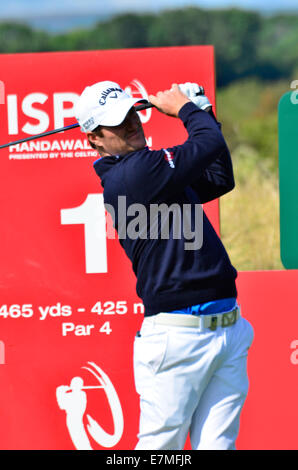 Newport, Wales, Regno Unito. Xxi Sett 2014. Marc Warren dalla Scozia tees off sul 1 al giorno finale ot il Galles aperto. Robert Timoney/AlamyLivenews. Foto Stock