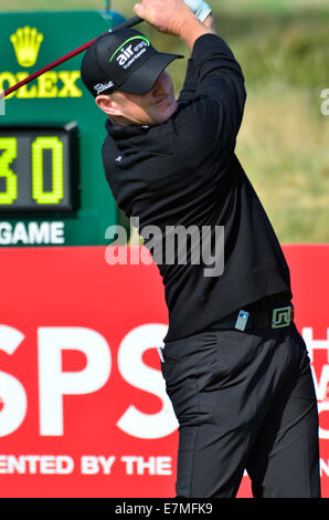 Newport, Wales, Regno Unito. Xxi Sett 2014. Jamie Donaldson dal Galles tees off sul 1 a ISP Wales Open Golf. Robert Timoney/AlamyLiveNews Foto Stock