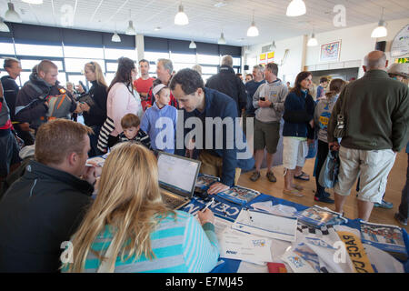 La Andrew Simpson Centro Vela di Weymouth e Portland National Sailing Academy, Dorset, Regno Unito. Il 21 settembre, 2014. Bart's Bash è un global gara di vela e di evento di beneficenza che avrà luogo a oltre 750 Sailing Club di tutto il mondo domenica 21 settembre 2014. Bart's Bash riunisce migliaia di marinai in una gara che mira a fissare un nuovo Guinness World Record e raccogliere fondi per beneficenza, ispirare la prossima generazione e ricordati di Andrew 'Bart' Simpson, Gold e Silver medallist olimpico e di Coppa America sailor. Credito: Jak Bennett/Alamy Live News Foto Stock