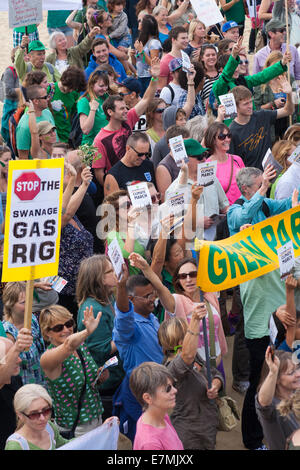 Bournemouth, Regno Unito. Xxi Sett 2014. Il clima di marzo in Bournemouth Dorset, Regno Unito. Gli attivisti chiamata per energia pulita a Bournemouth, come parte di una giornata di azione globale come un vertice di emergenza dei leader politici di tutto il mondo si svolgerà a New York presieduto dal Segretario Generale delle Nazioni Unite Ban Ki-moon oltre 1000 marche sono attesi in tutto il mondo con oltre 38 milioni di persone che prendono parte Credito: Carolyn Jenkins/Alamy Live News Foto Stock