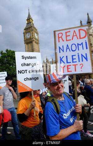 Londra, Regno Unito. Xxi Sep, 2014. Migliaia hanno marciato attraverso Londra a chiamata per azione sull'ambiente in anticipo del Vertice sui cambiamenti climatici accadendo in New York domani. Credito: Rachel Megawhat/Alamy Live News Foto Stock