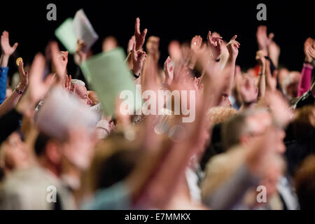 Manchester, Regno Unito. Xxi Sep, 2014. I delegati voto il giorno uno del partito laburista la Conferenza Annuale che avrà luogo a Manchester Central Convention Complex Credit: Russell Hart/Alamy Live News. Foto Stock