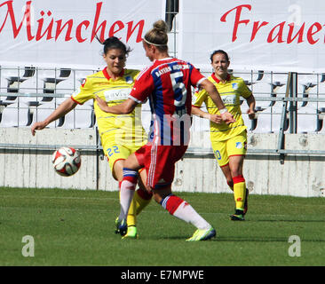 Monaco di Baviera, Germania. Xxi Sep, 2014. Da sinistra 22Katharina KIEL/Hoffenheim, 5 Caroline ABBE/CH/Muenchen, .donna tedesca soccer league, FC Bayern Muenchen vs TSG 1899 Hoffenheim, .Muenchen, Stadium dell'Gruenwalder Street, © Wolfgang Fehrmann/Wolfgang Fehrmann/ZUMA filo/Alamy Live News Foto Stock