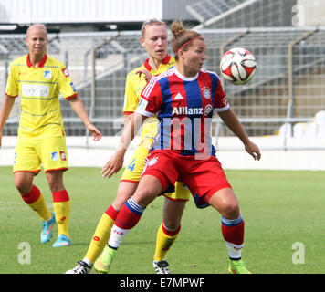 Monaco di Baviera, Germania. Xxi Sep, 2014. Da sinistra 4Kristin DEMANN/Hoffenheim, 3 Amber BROOKS/USA/Muenchen, .donna tedesca soccer league, FC Bayern Muenchen vs TSG 1899 Hoffenheim, .Muenchen, Stadium dell'Gruenwalder Street, © Wolfgang Fehrmann/Wolfgang Fehrmann/ZUMA filo/Alamy Live News Foto Stock