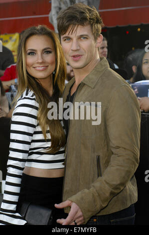 Premiere di Summit Entertainment 'Divergent' al Regency Bruin Theatre - tappeto rosso arrivi con: Matt Lanter,Angela Stacy dove: Los Angeles, California, Stati Uniti quando: 19 Mar 2014 Foto Stock