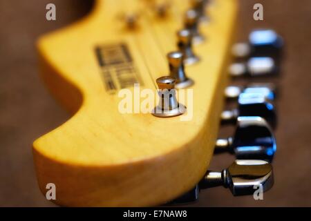 Close up di una chitarra elettrica ponte Foto Stock