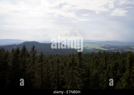 Novohradske Montagne, Vista dalla torre di osservazione pazza montagna, Kravi hora, Kuhberg, vicino Hojna Voda village, Ceske Budejovice Regione, Repubblica Ceca, 7 settembre 2014. (CTK foto/Libor Sojka) Foto Stock