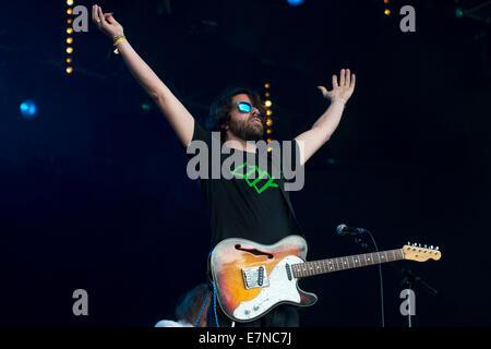 Mike Lindsay di Tunng compie durante il Green Man festival presso Glanusk Park, Brecon. Foto Stock