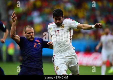 Diego Costa e Ron Vlaar. Salvador BA 13 giu 2014. Jogo 03 Holanda VS Espanha. Spagna v Holland. Coppa del Mondo 2014. Fonte Nova stad Foto Stock