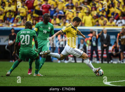 James Rodriguez. Colombia v Costa d Avorio. Confronto di gruppo. Coppa del Mondo FIFA 2014 in Brasile. Lo stadio nazionale, Brasilia. 19 giu 2014. Foto Stock