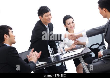 Gli imprenditori si stringono la mano alla riunione Foto Stock