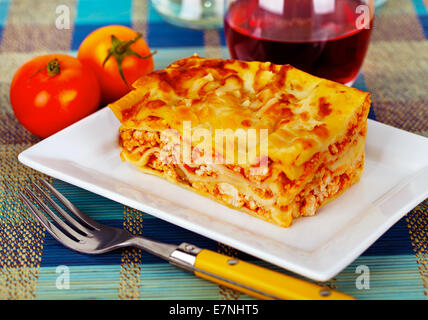 Freschi Fatti in casa lasagne formato su una piastra Foto Stock