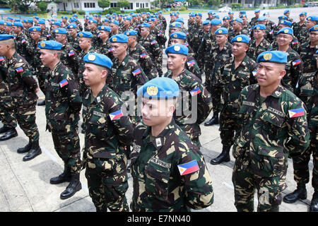 Pasay City, Filippine. Il 22 settembre, 2014. I soldati delle forze armate delle Filippine (AFP) frequentano il send-off cerimonia per il XVIII contingente AFP alla forza di pace della Nazioni Unite all'Villamor Air Base in Pasay City, Filippine, Sett. 22, 2014. 157 soldati saranno assegnati a Haiti per meno di un anno. Credito: Rouelle Umali/Xinhua/Alamy Live News Foto Stock