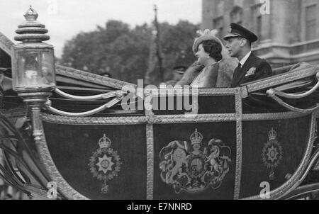 Re Queen e famiglia reale VE giorno Foto Stock